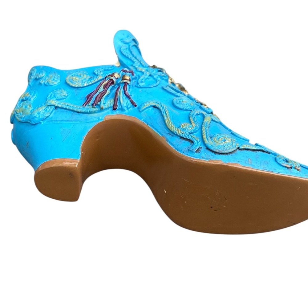 Just the Right Shoe" by Raine (Lorraine Vail), model "The Empress - Picture 8 of 11